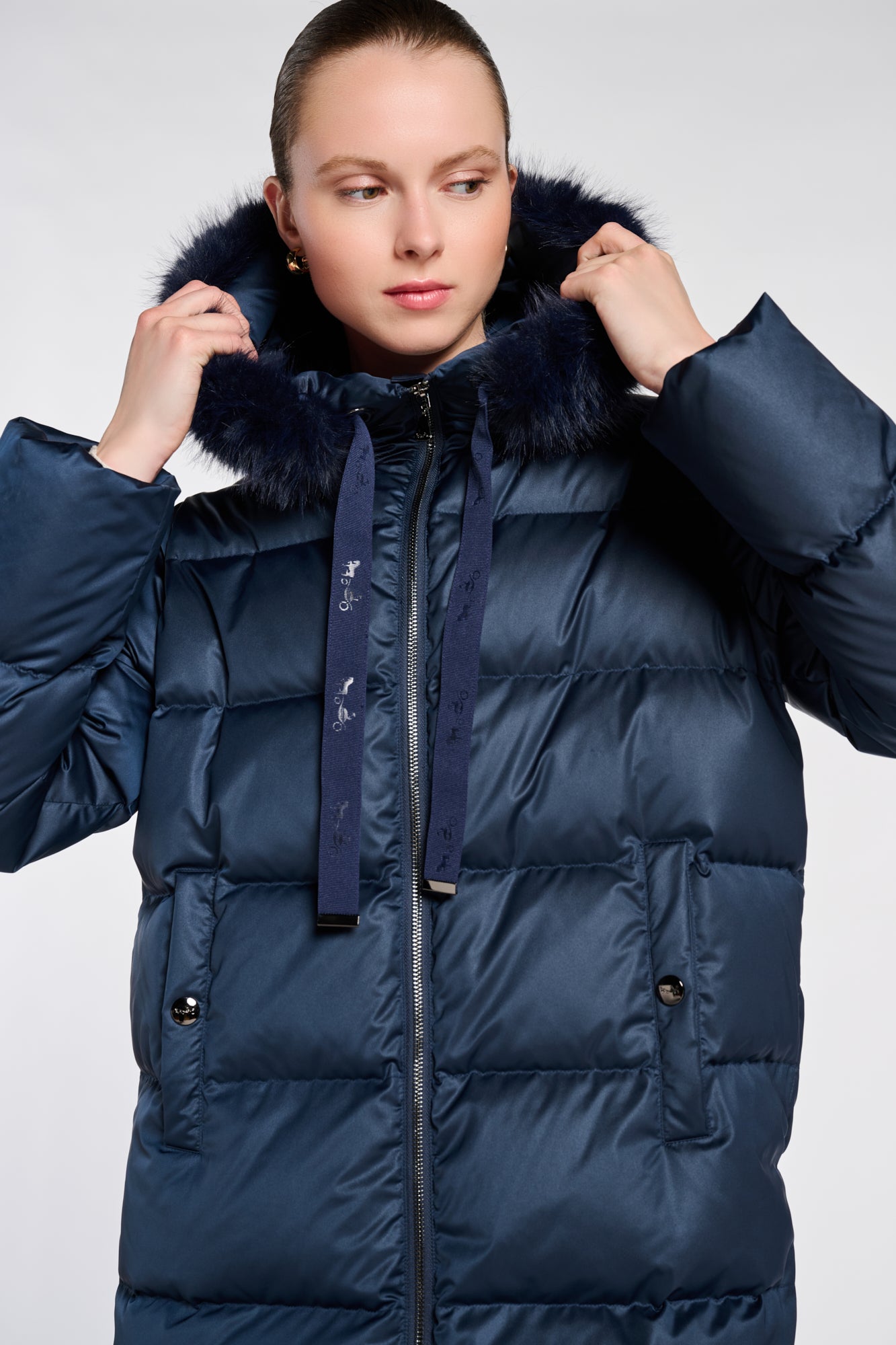 Mid-length hooded padded jacket 