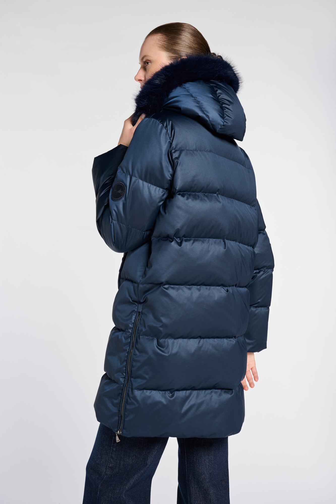 Mid-length hooded padded jacket 
