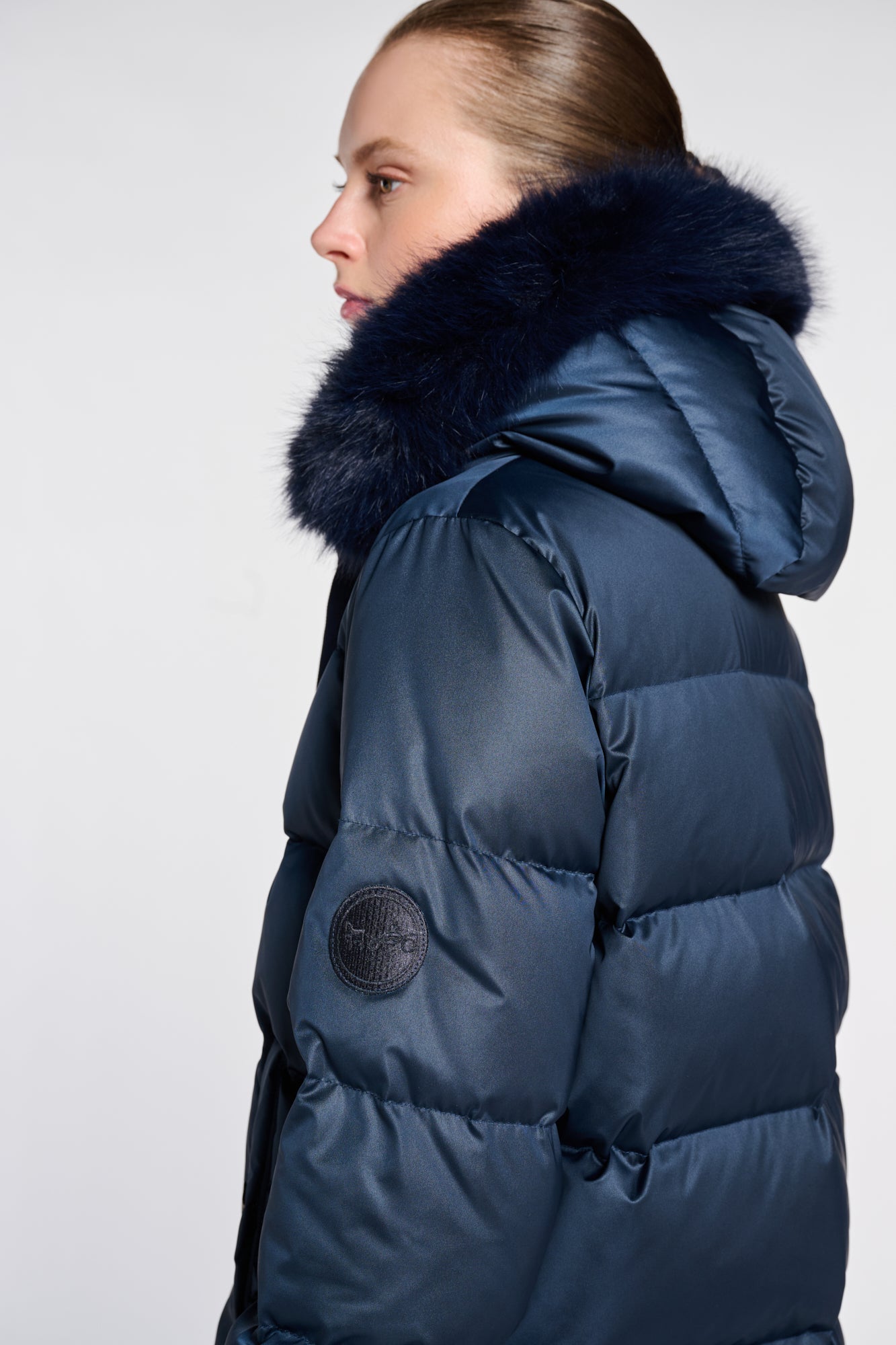 Mid-length hooded padded jacket 