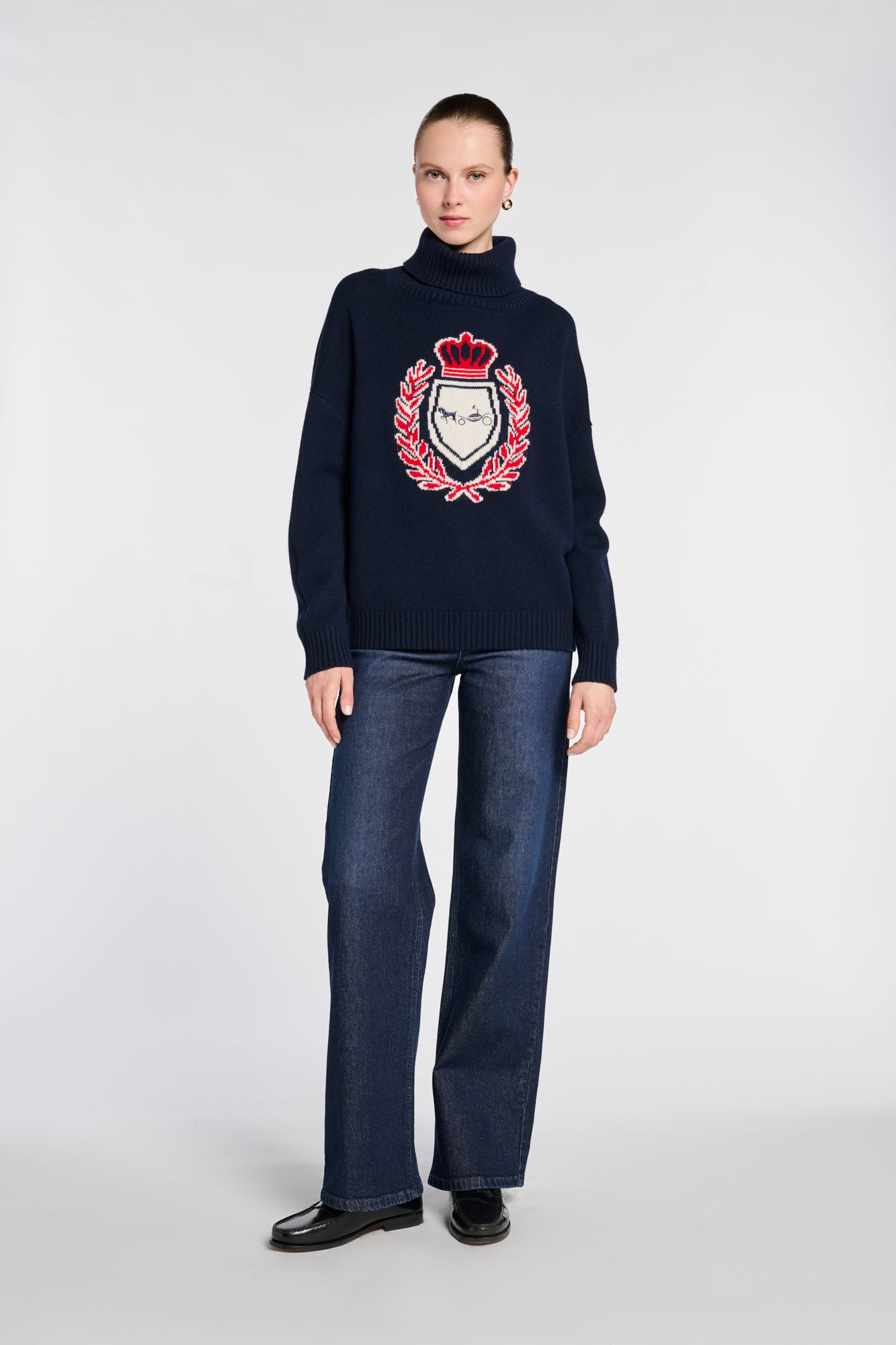 Pull col roulé à blason