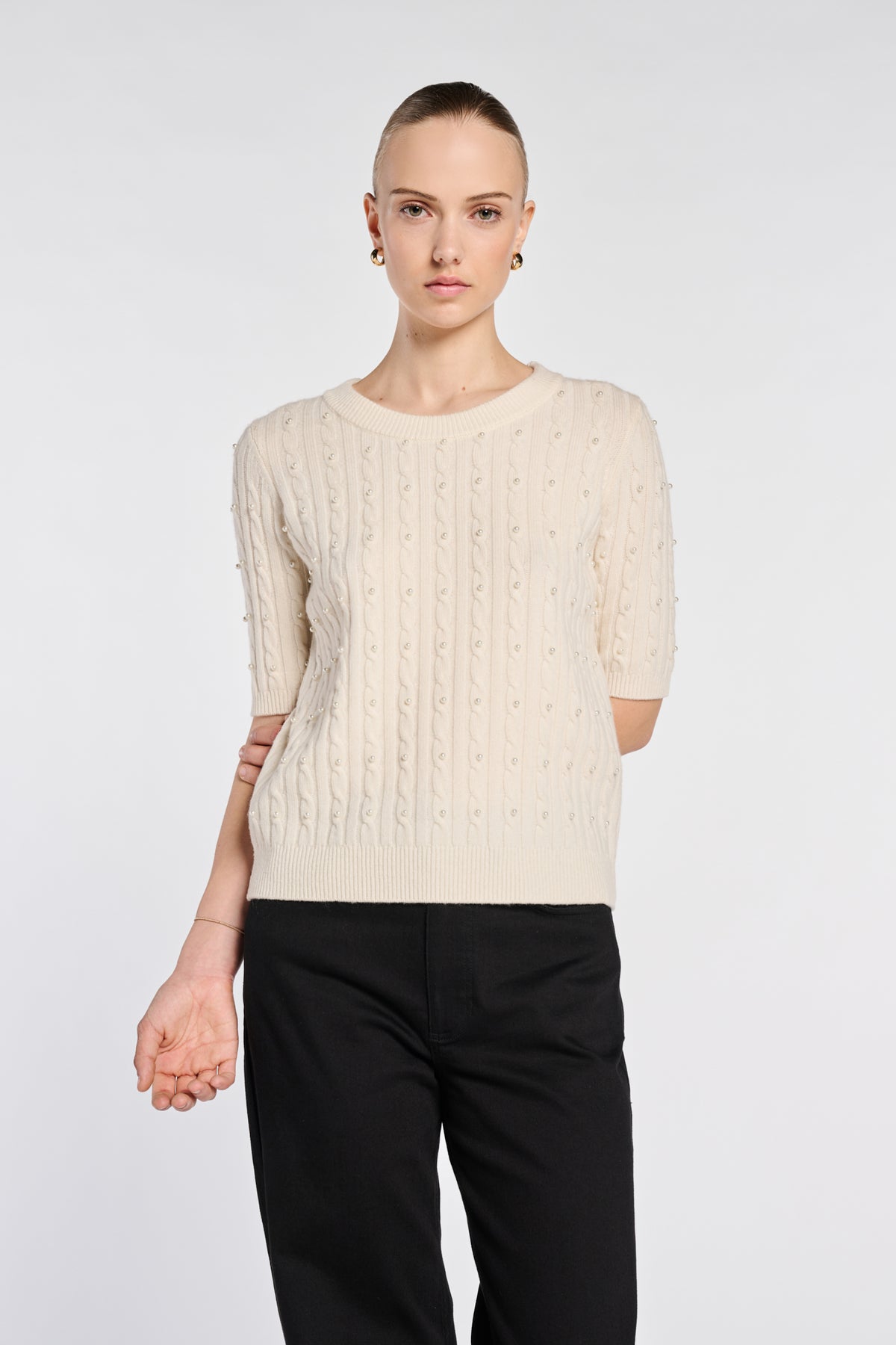 Pull manches courtes à torsades et perles