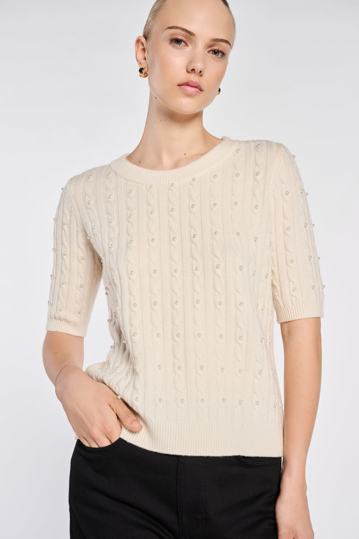 Pull manches courtes à torsades et perles