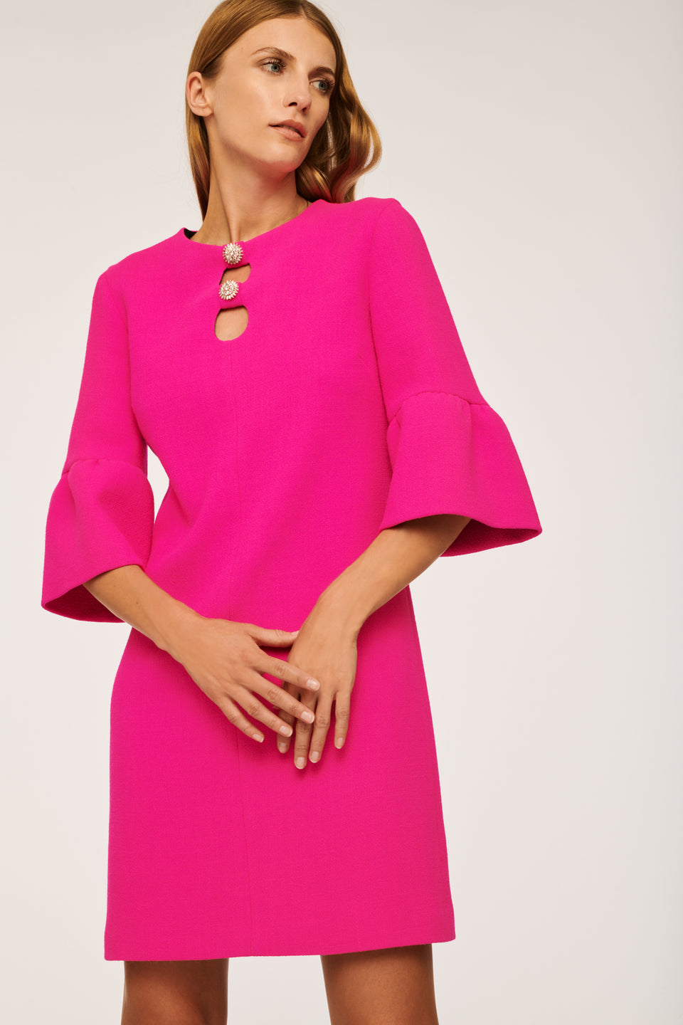 Robe courte à boutons bijoux