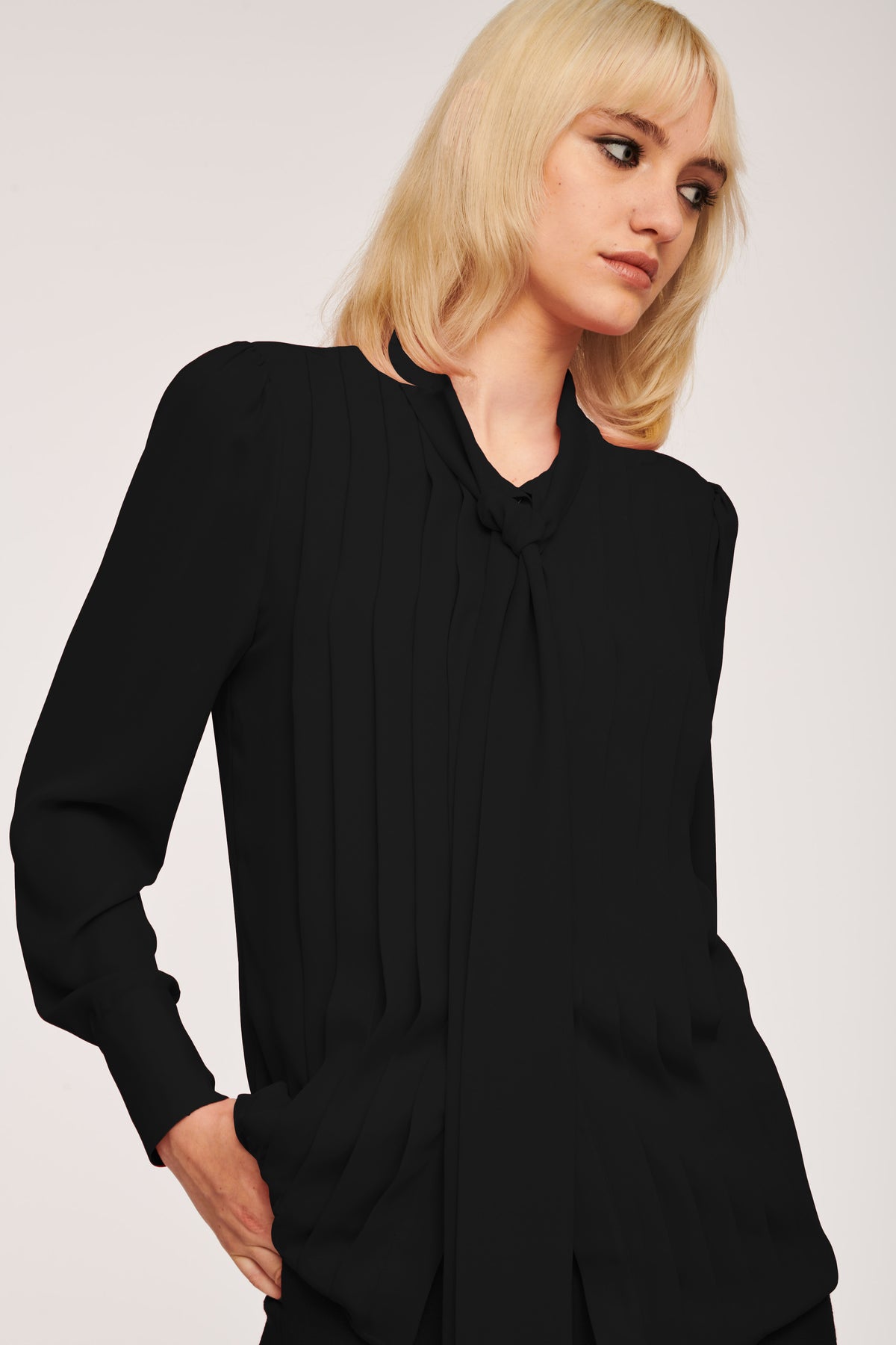 Chemise lavallière plissée