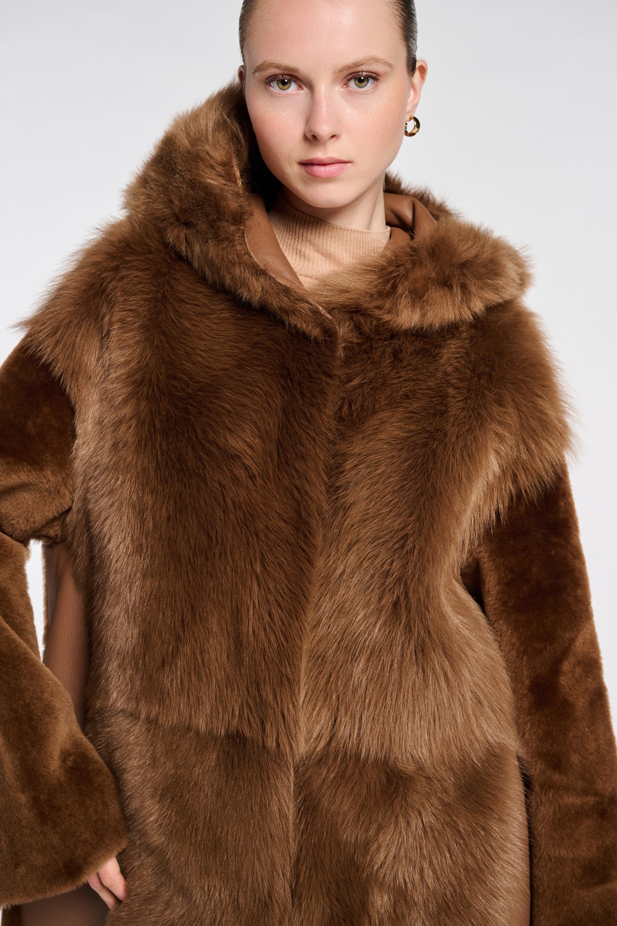 Dual-material fur coat 