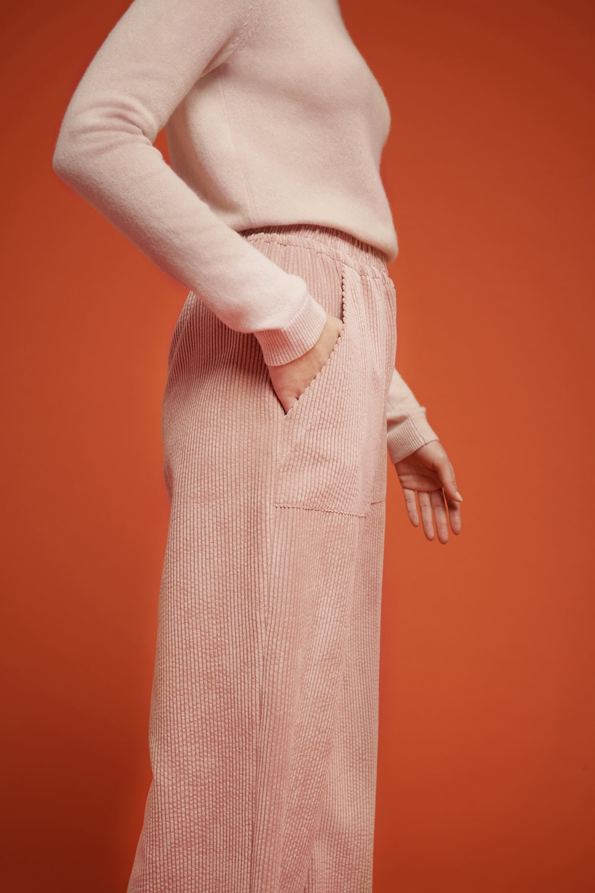 Pantalon large élastiqué en velours côtelé