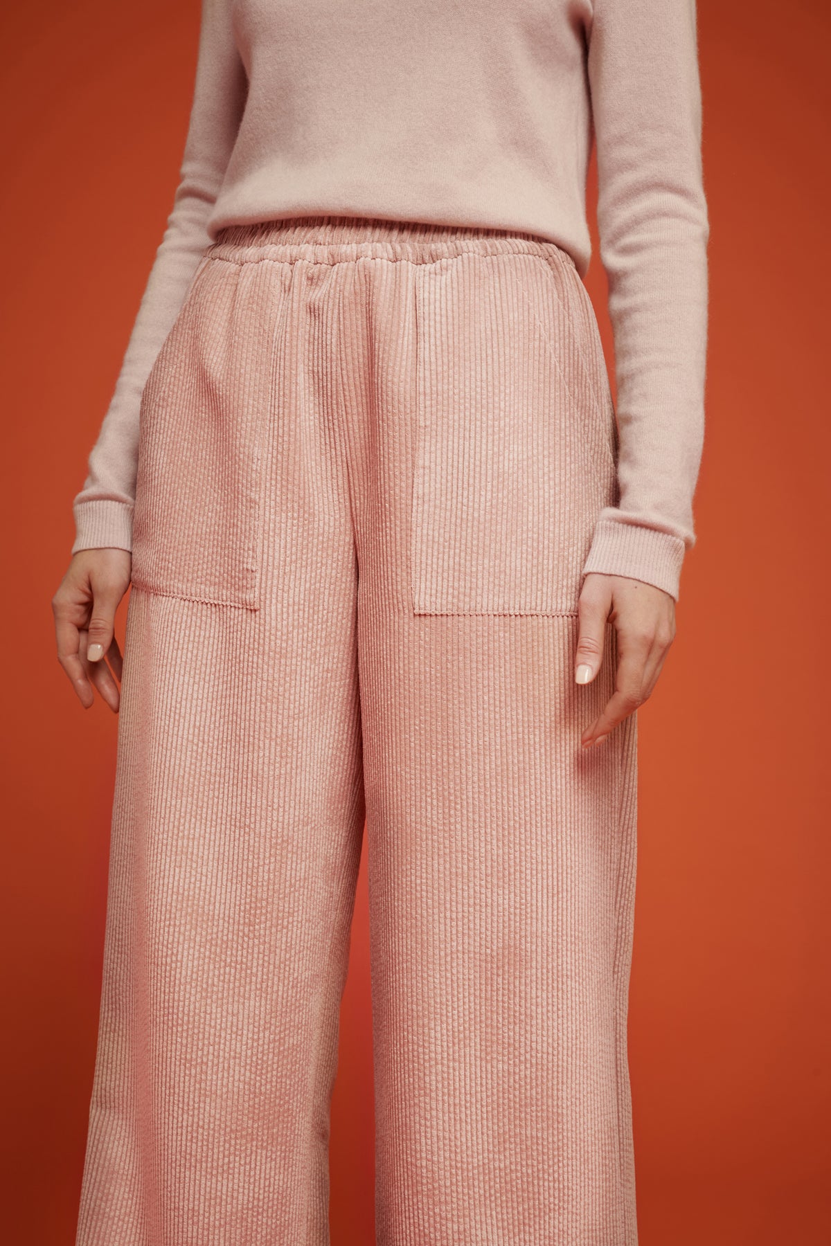 Pantalon large élastiqué en velours côtelé