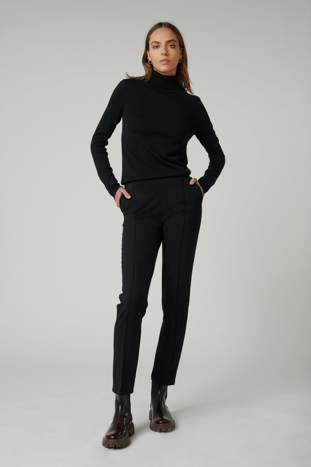 Pantalon cigarette elastiqué en jersey