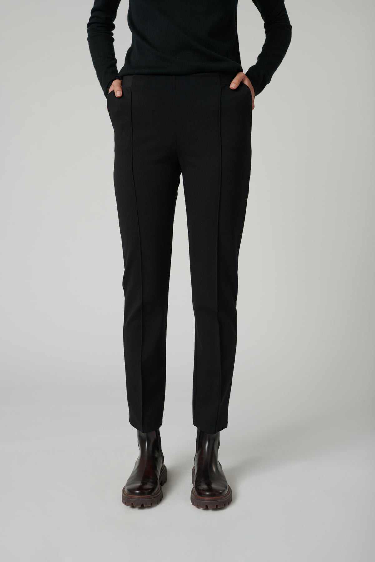 Pantalon cigarette elastiqué en jersey