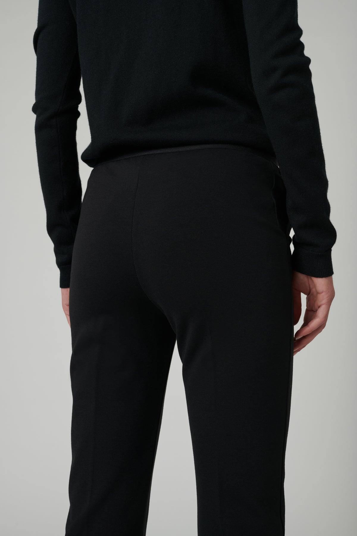 Pantalon cigarette elastiqué en jersey