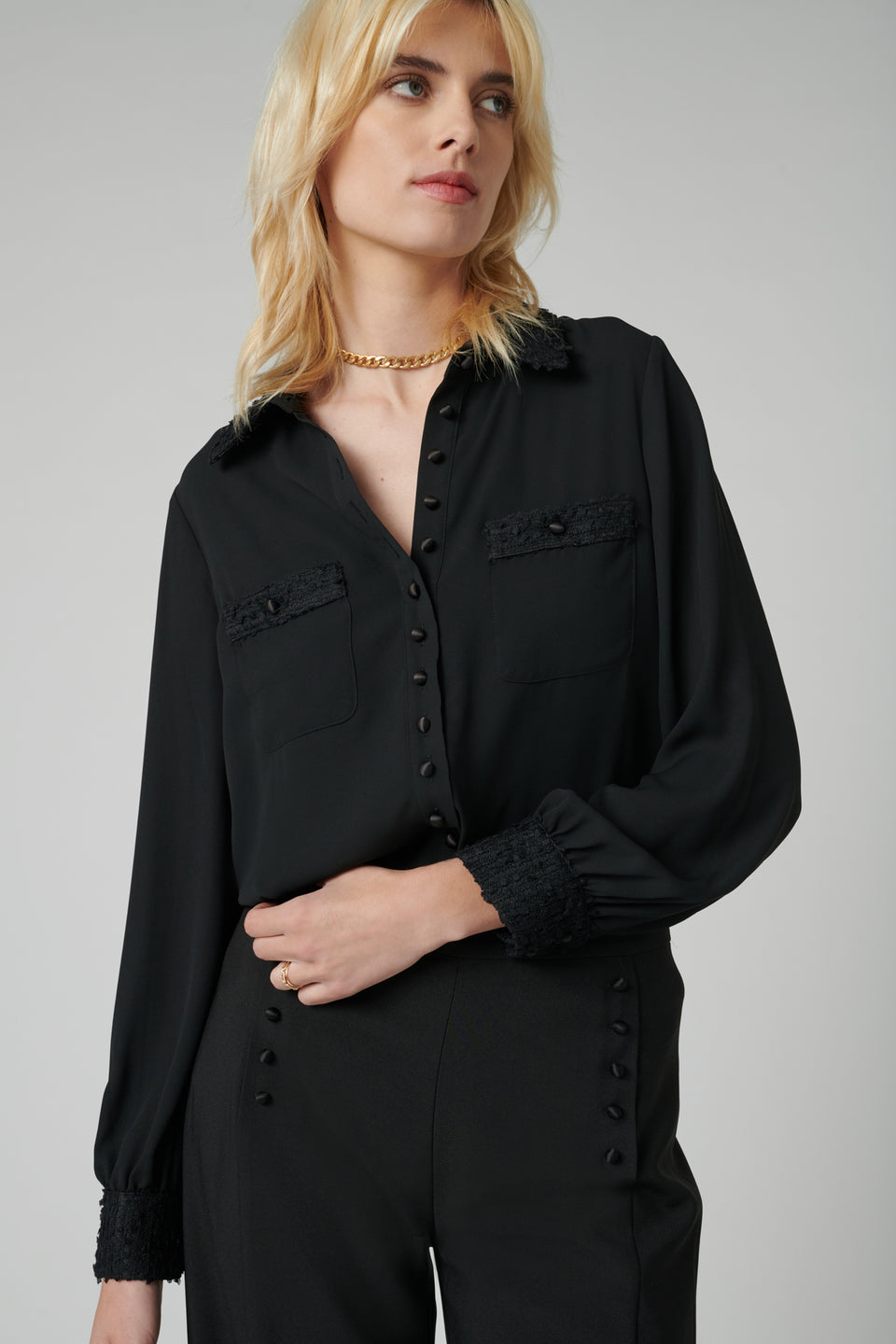 Chemise en crêpe et tweed