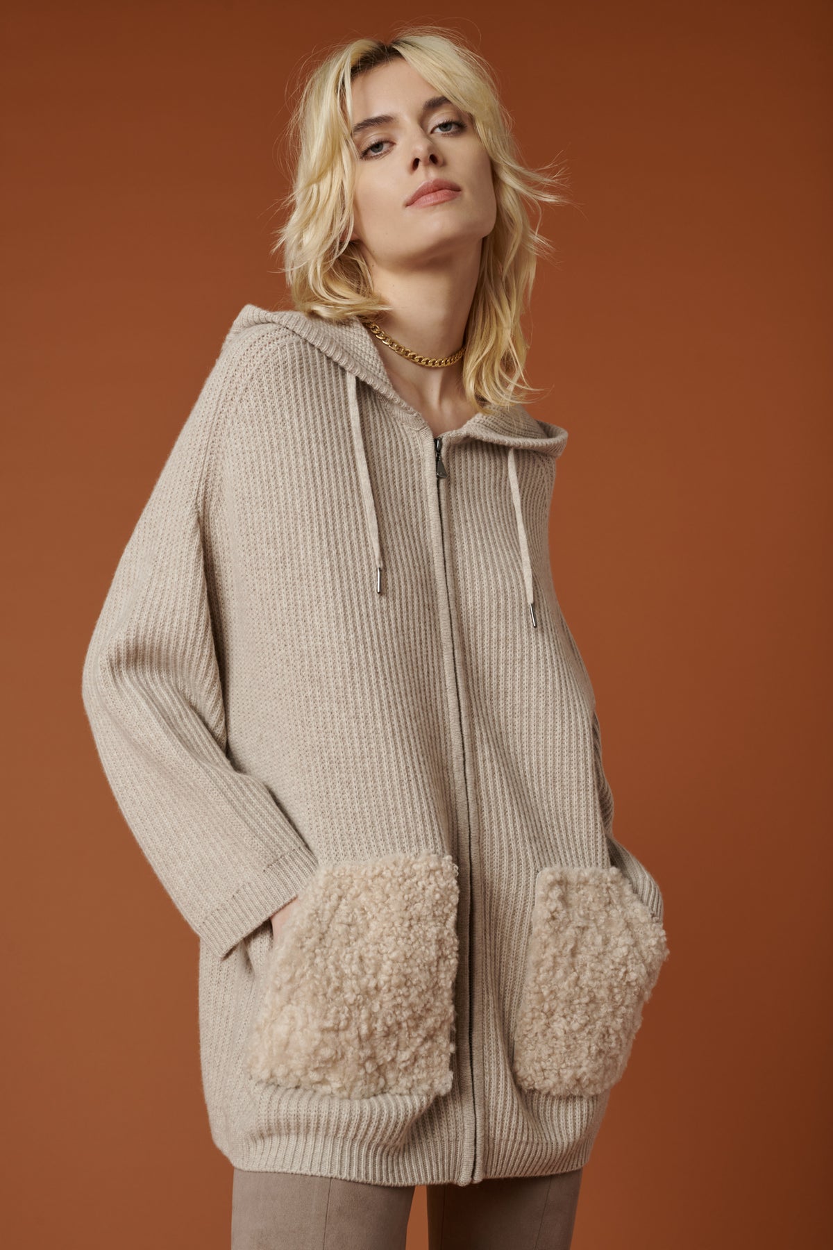 Gilet à capuche en laine et cachemire