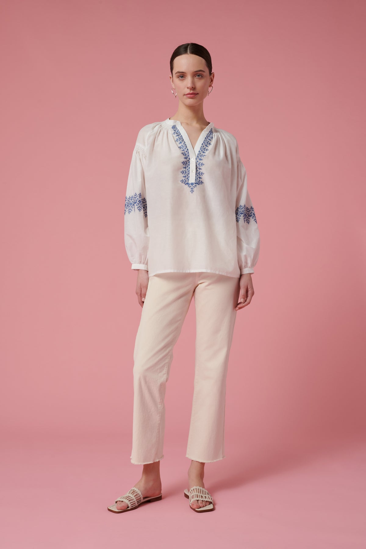 Blouse brodée en soie